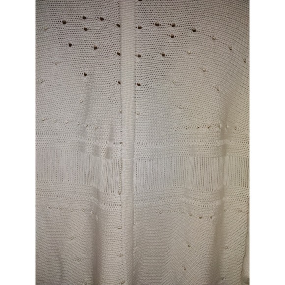 Hem & Thread White open weave hi lo v neck sweater size Medium - Picture 3 of 4
